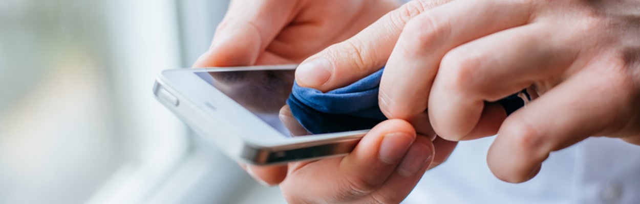 تمیز کردن صفحه نمایش موبایل